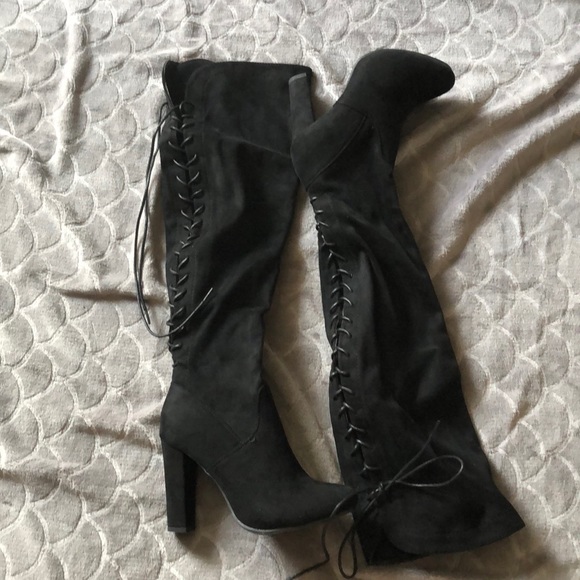 Botas - Picture 2 of 2